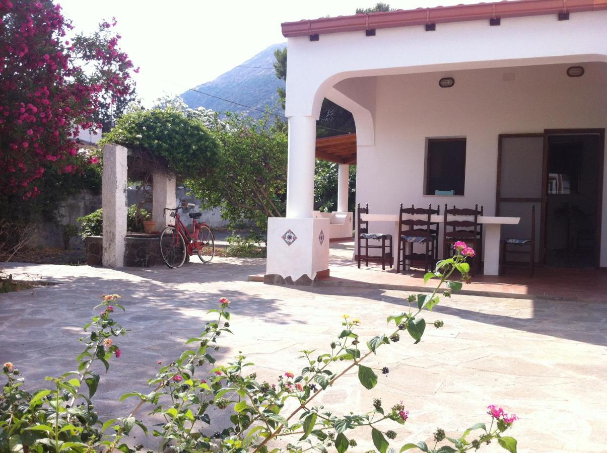 Villa By The Vulcano - 70Mq Plus Large Garden And Patio Exteriör bild