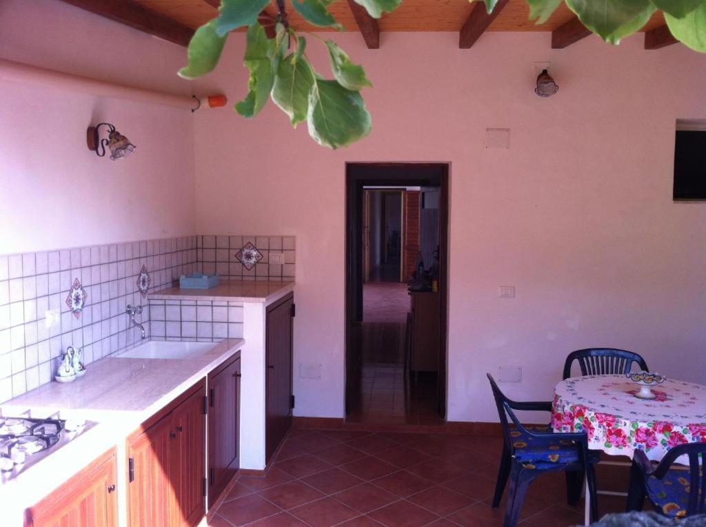 Villa By The Vulcano - 70Mq Plus Large Garden And Patio Exteriör bild