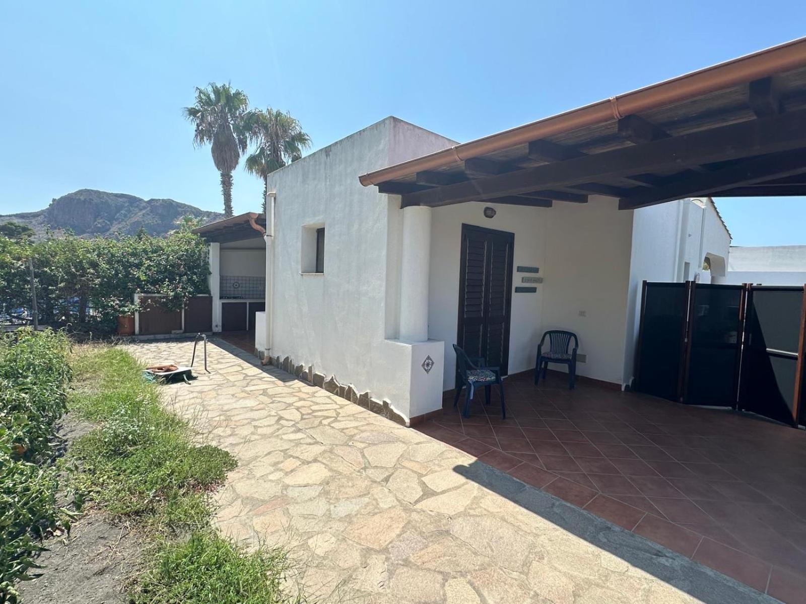 Villa By The Vulcano - 70Mq Plus Large Garden And Patio Exteriör bild